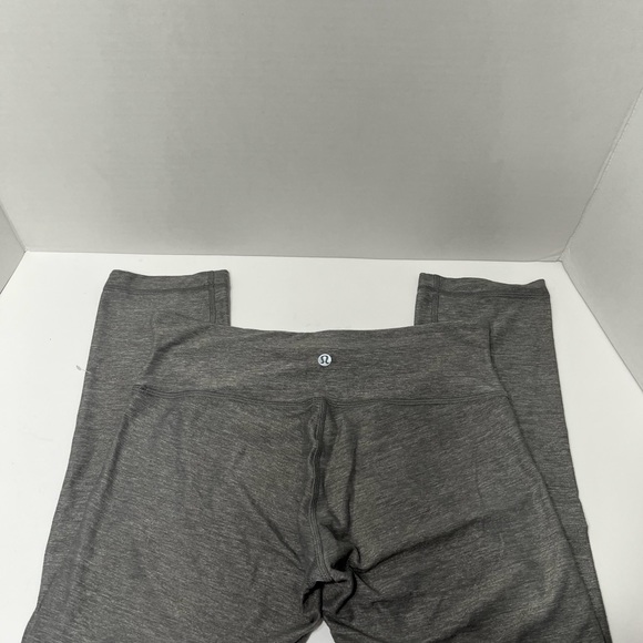 Lululemon Grey Size 6 Women’s Short Leggings, waist 28”, inseam 23”, length - Picture 13 of 14